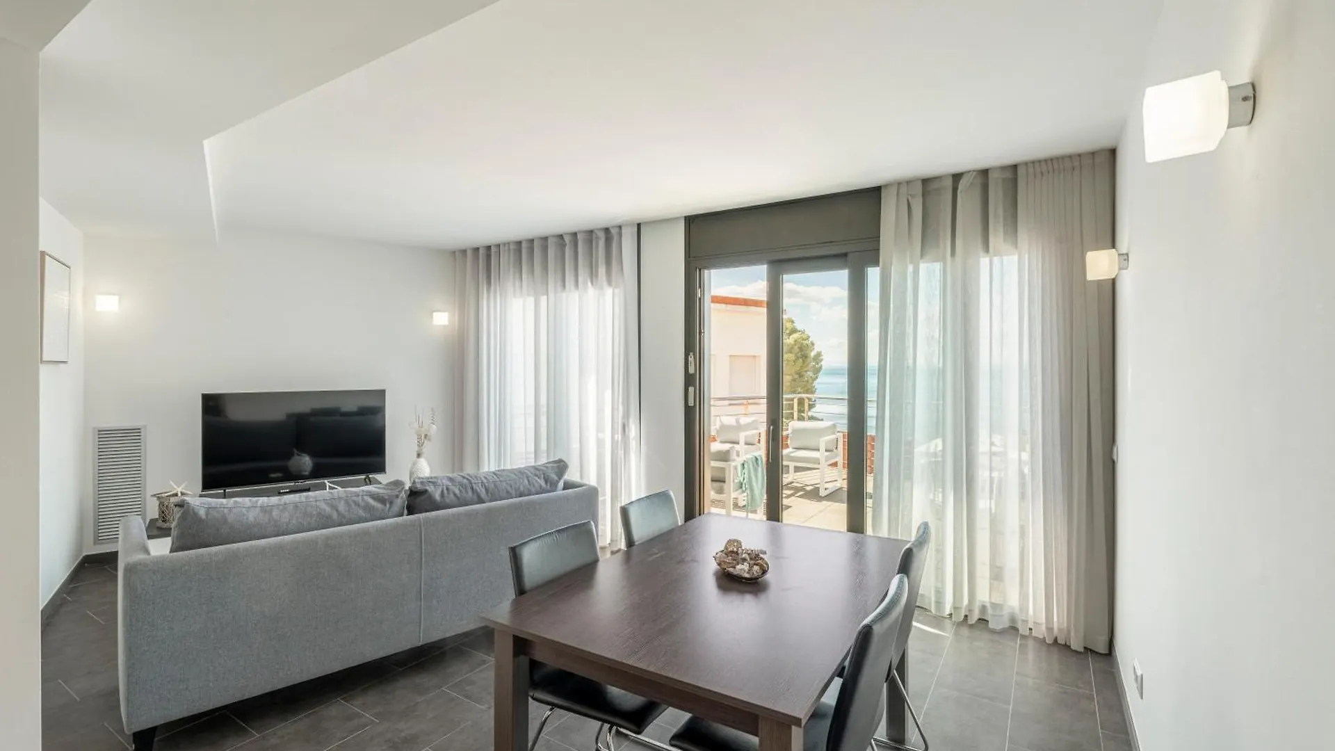 Apartamento Atico Primera Linea Playa Canyelles ロザス